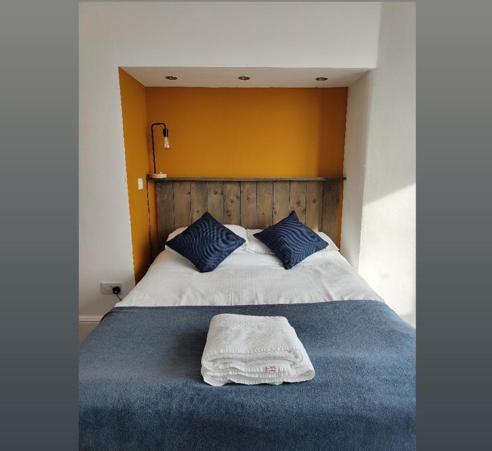 Ocean Surf Lodge New Quay エクステリア 写真